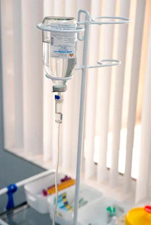 Капельница с раствором для детоксикации